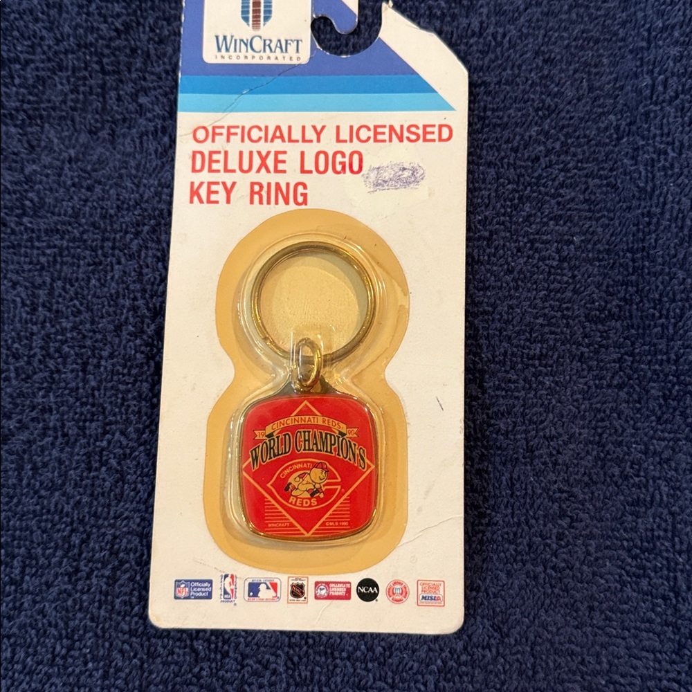 Vintage 1990 WinCraft Cincinnati Reds World Champions Logo Key Ring